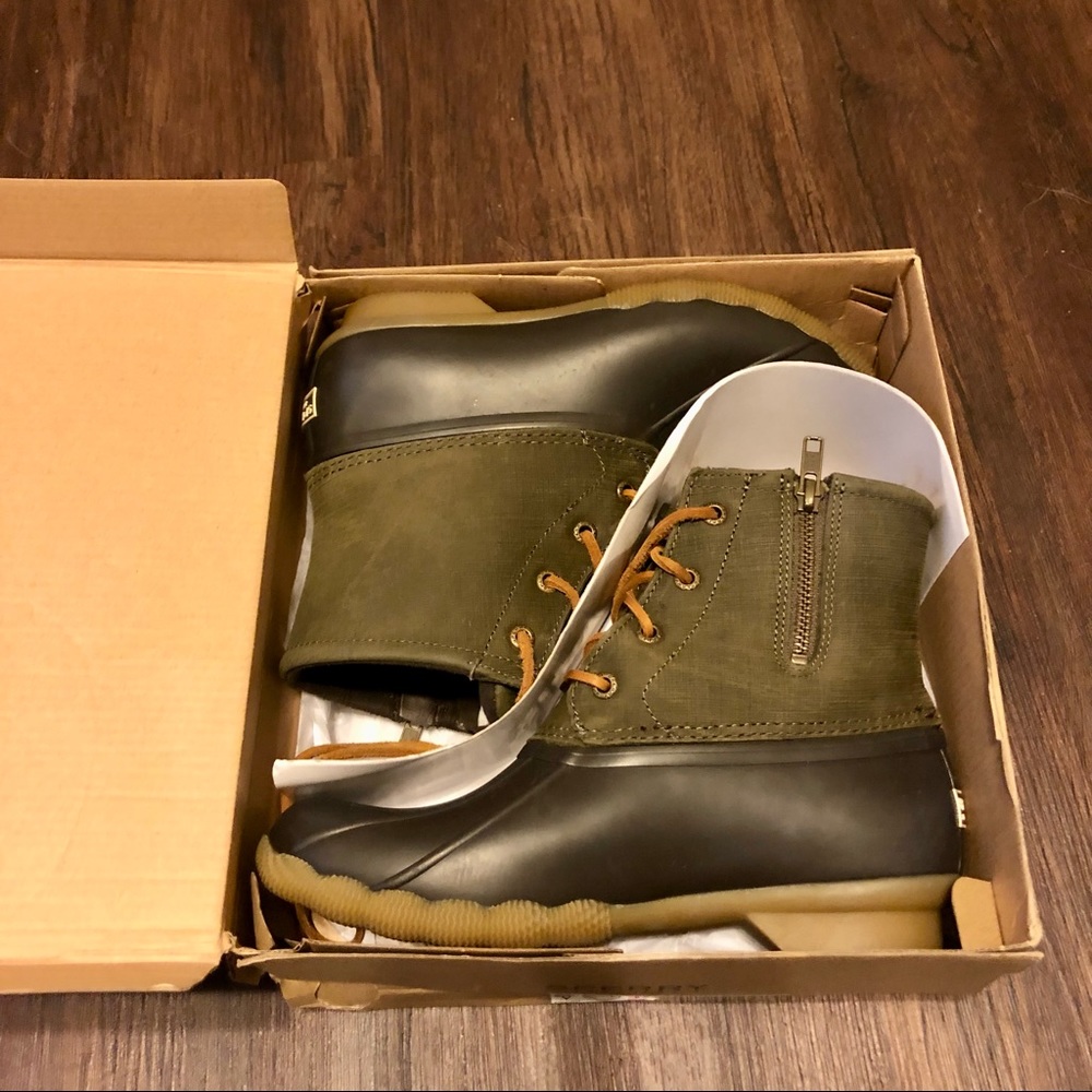 Sperry Saltwater Brown/Olive Duck Boots, Size 7